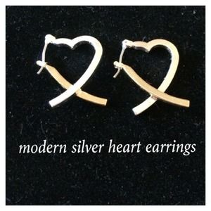 4 for $15 NWOT modern silver heart earrings
