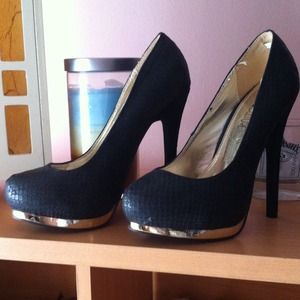 Black and gold pumps