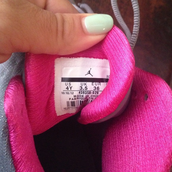 Pink and grey jordans - Picture 3 of 3