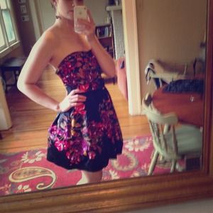 Bright little poofy fun dress.