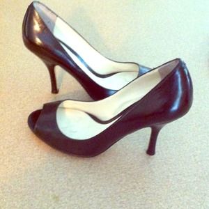 Black peep toe pump!