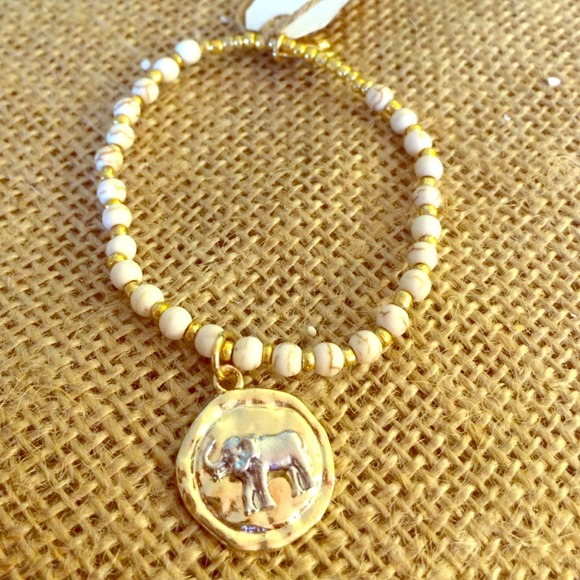 Gold/ivory beaded elephant bracelet. Trendy! NWT