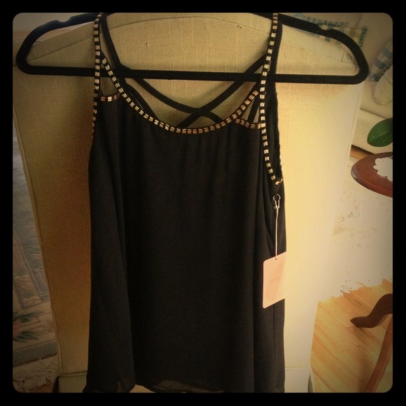 Black/gold woven top (no trades)