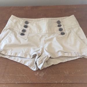 ⭐️EXPRESS TAN SHORTS⭐️