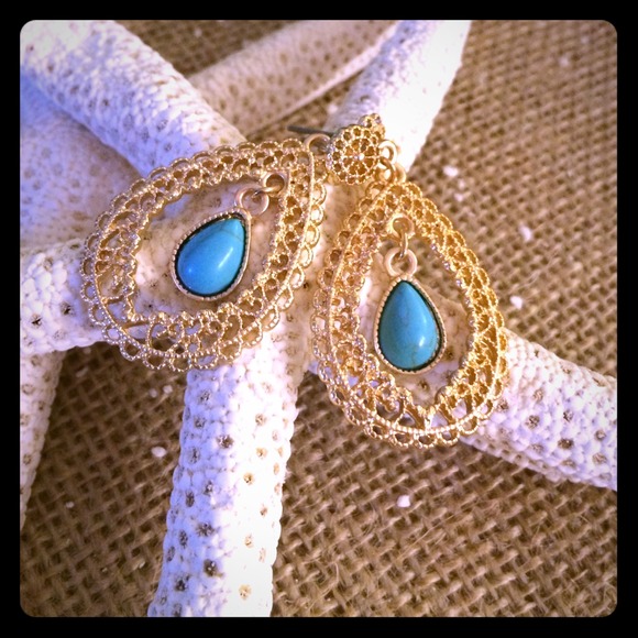 Semiprecious teardrop earrings. NWT