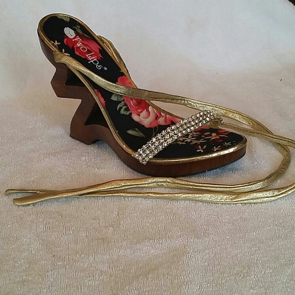 Gold and rhinestone crazy heel shoes - Picture 1 of 1