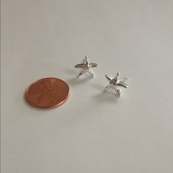 Tiny starfish sterling splated earrings - Picture 2 of 4