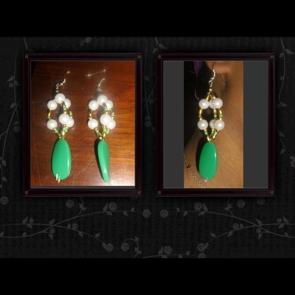 Earring - Picture 1 of 1