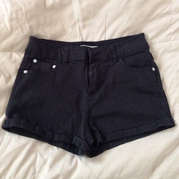 Black High Waisted Refuge shorts