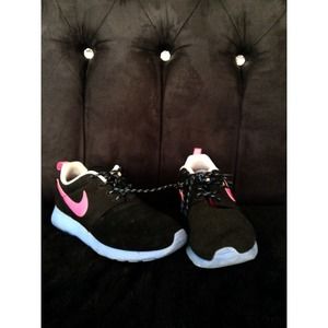 Nike Roshes gently used