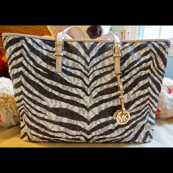 Michael Kors Handbags - 💕SOLD💕 MICHAEL KORS Vanilla Jet Set Travel Tote