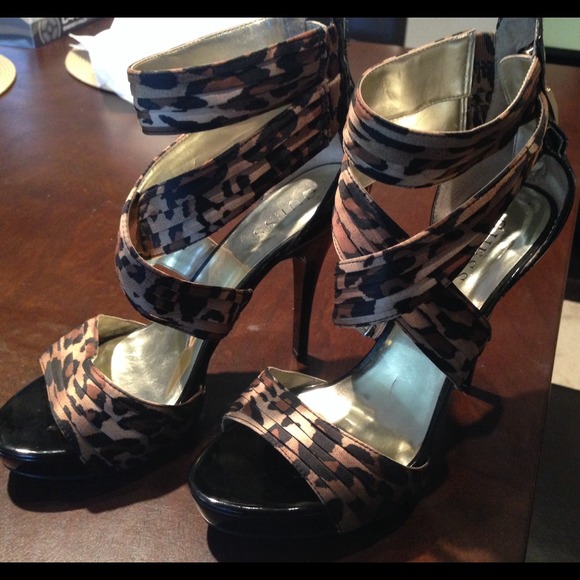 Guess leopard pumps! 3 1/2 inches.