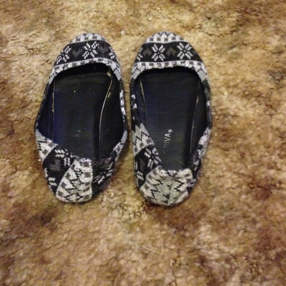 Tribal print flats