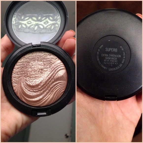 Mac Cosmetics Extra Dimension Skinfinish in Superb