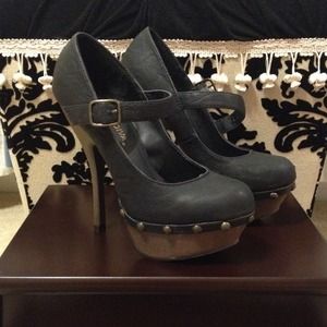 BRAND NEW Black pump heels