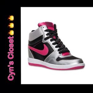 🎉Nike Skytops 🎉SIZE 8.5 Available