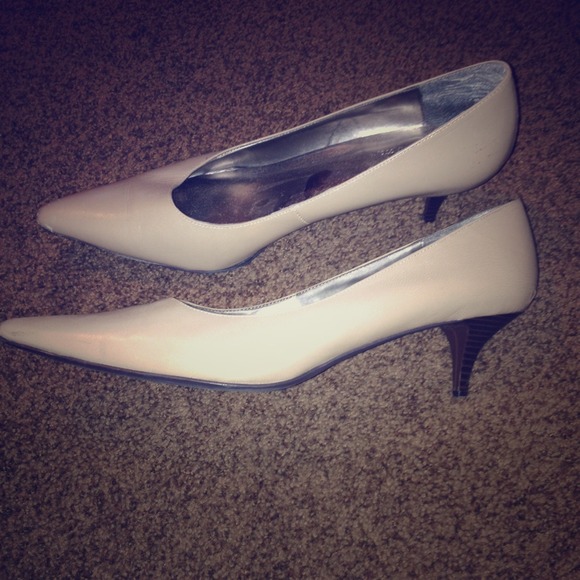 Worthington nude kitten heel!