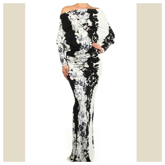 Dresses & Skirts - Stunning off the shoulder dress SALE SALE