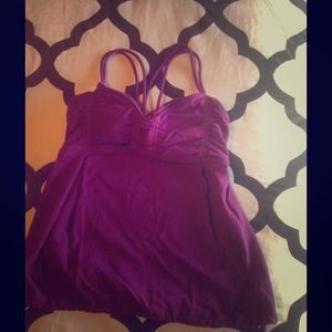 Stunning ruched bust violet workout tank