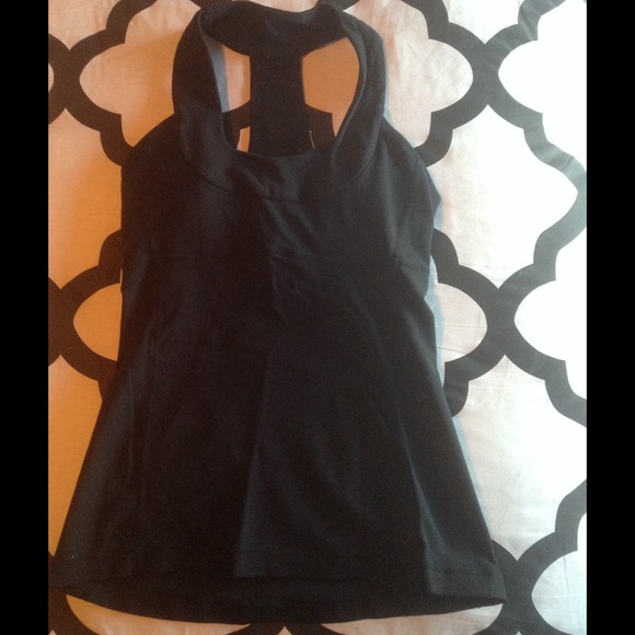 Best fitting black lulu tank
