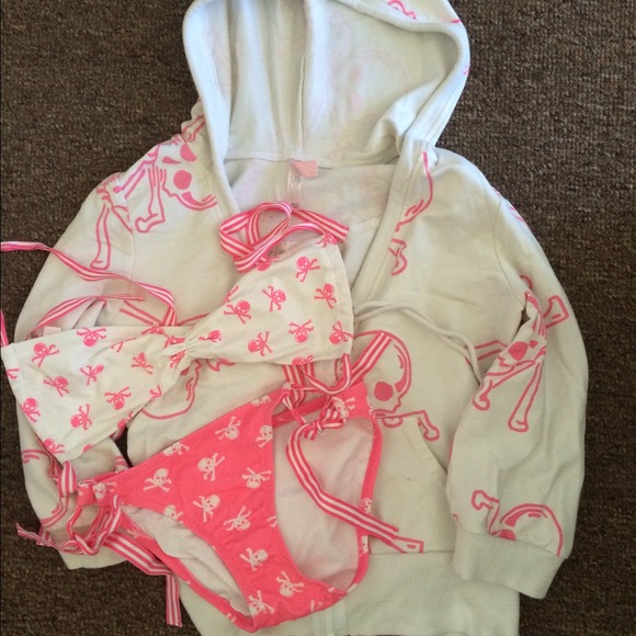 ❌TRADED❌ Victoria's Secret Pink Skull Bikini set - Picture 1 of 4