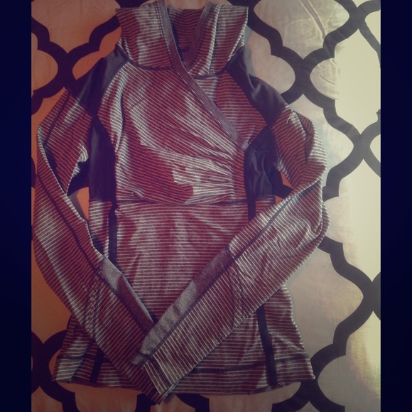 Lightweight running pullover