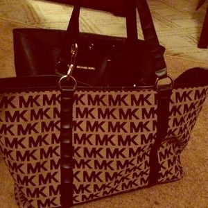 Authentic Michael kors bag- great condition