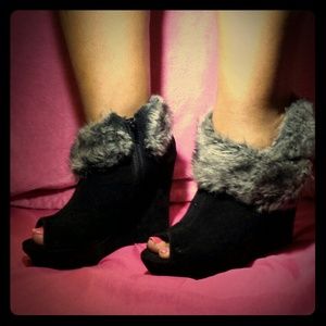 Black suede wedge fur heel OBO