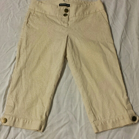 Super Cute Express Beige Capri Pants