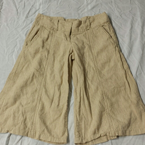 Cute Studio Y beige Capri Pants