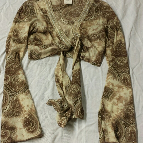 Adorable Maurices Long Sleeved Cropped Top