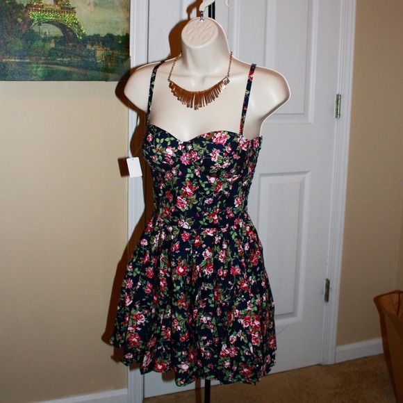 Dresses & Skirts - 🎀Bustier Floral Dress🎀