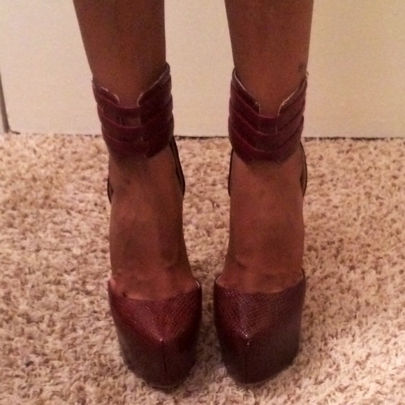 Sexy wine-colored, never-before-worn heels! - Picture 4 of 4