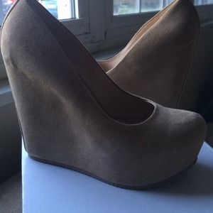 Brand New Aldo Nude Wedges