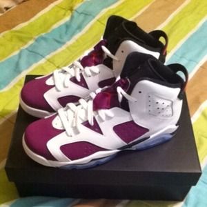 Jordan 6 grape 7Y