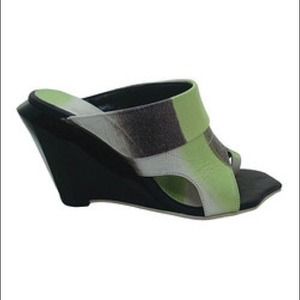 Green & gray wedge
