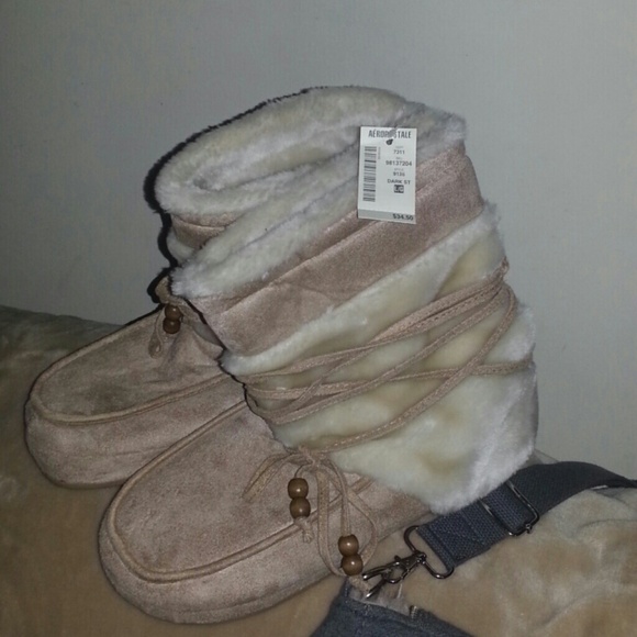 Aeropostal  Fuzzy house or out n about slippers