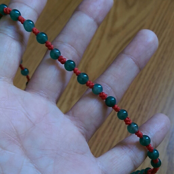 Simple Chinese-style necklace of jade beads - Picture 2 of 3