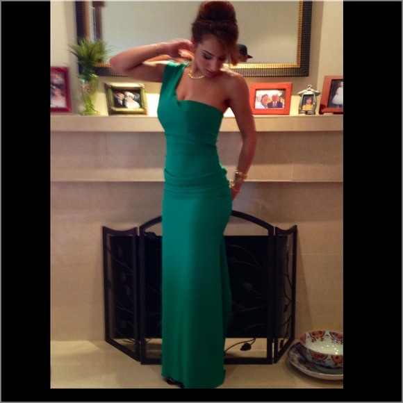 Nicole Bakti gorgeous emerald green dress - Picture 2 of 3