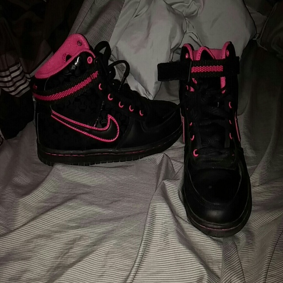 Pink and black nikes, Rare 4.5y
