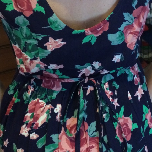 Adorable floral summer dress 🌺 - Picture 4 of 4