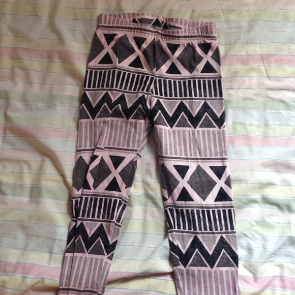 Aztec light pink and gray scale leggings