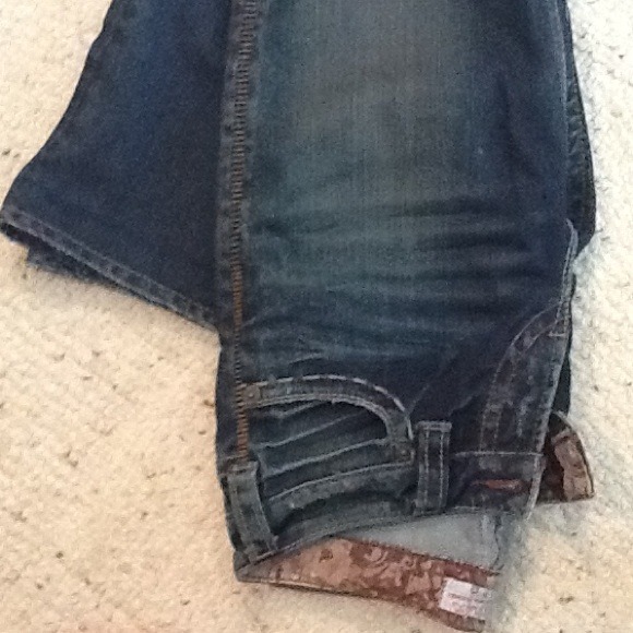 I am selling these trendy boot cut jeans! - Picture 4 of 4