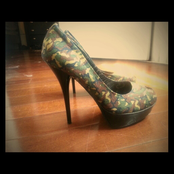 Camouflage Platform pump