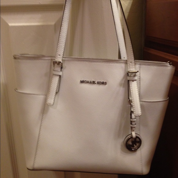 Authentic Michael Kors Purse Temp price ✂️