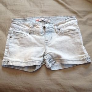 Light washed Levi shorts