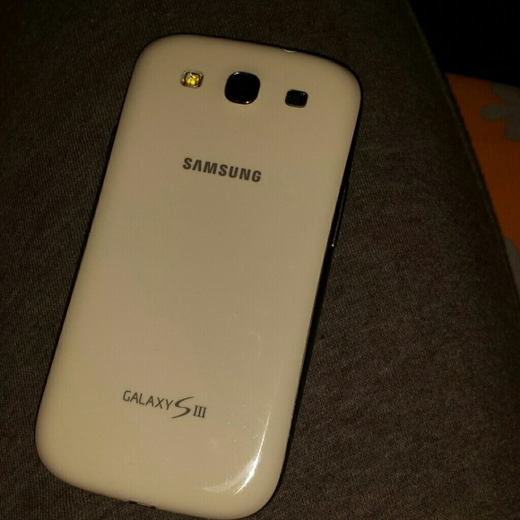 Samsung Galaxy S3 - Picture 2 of 2