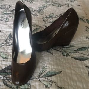 Seychelles chocolate brown patent leather wedges