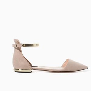 Pointy shoes with ankle strap