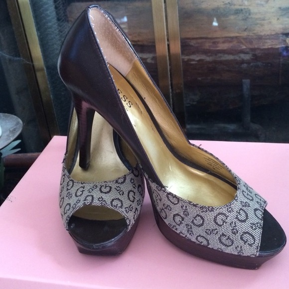 🎉 SOLD 🎉 Guess open toe high heels shoes
